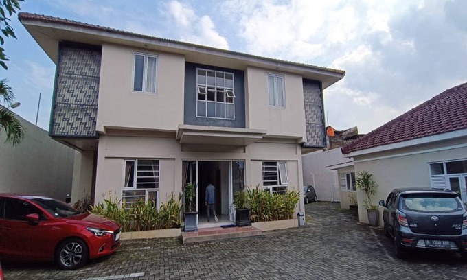 Colomadu Hotel | Capital O 94128 The Bale Teras't
