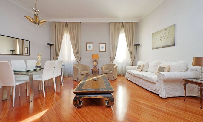 Monti Apartment | Capocci - 2br In Rione Monti By Halldis