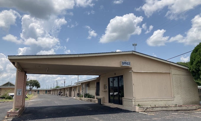 Jim Wells County Hotel | Capri motel
