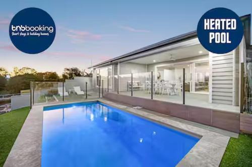 Surfers Paradise House | Capri Waterfront Resort-Style 5BR & Pool