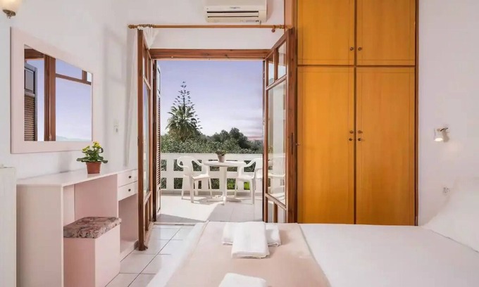 Galatas Apartment | Captain Michalis apartment 7 , Irinis 80, Galatas Chania Crete