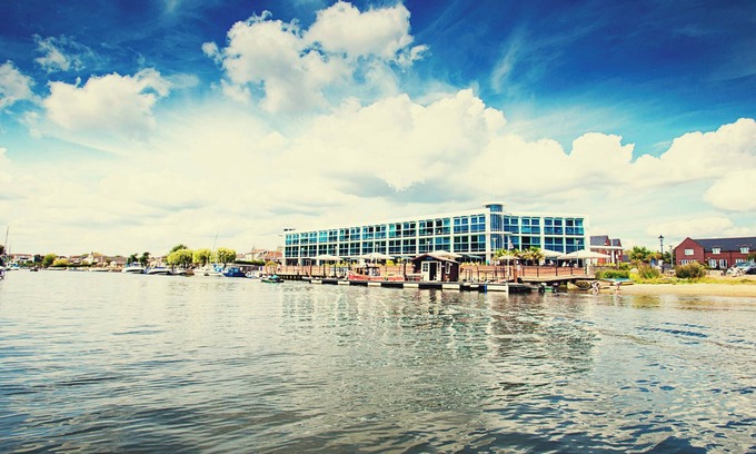 Christchurch Hotel | Captains Club Hotel