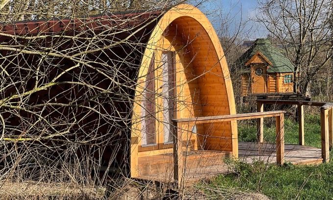 Saint Usuge House | Caravane Insolite Entierement en Bois Immergée en Pleine Nature
