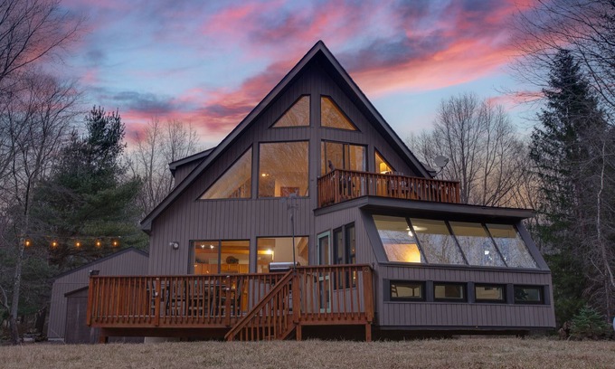 Briar Crest Woods Ski Chalet | Carebear Cabin | Lakefront w/Beach Access, Fire Pit + Game Room!