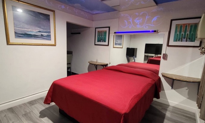 Commerce Hotel | Carlo Motel