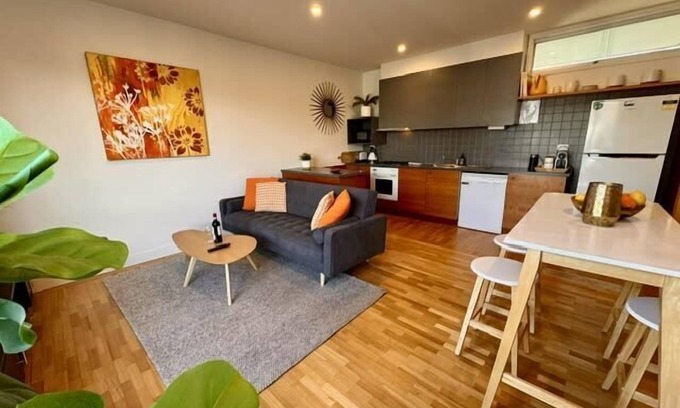 Carlton Apartment | Carlton Townhouse Walk to Hospital Uni & Parkiing