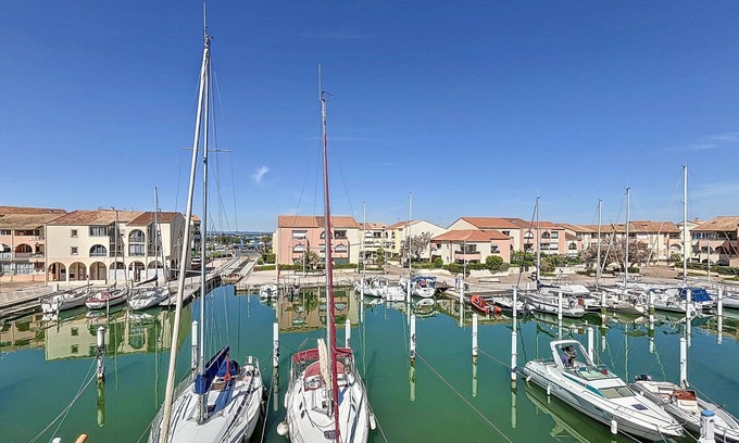 Carnon-Plage Apartment | CARNON - Cozy F2 Mezzanine on the harbor, renovated and well-equipped