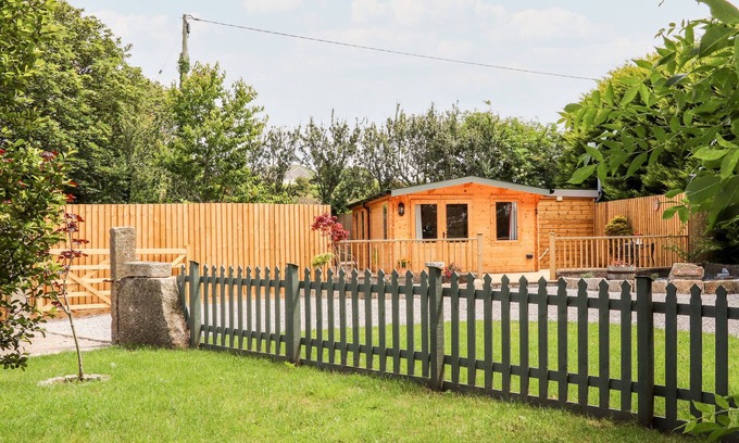Redruth Cabin | CARPENTER'S CABIN, with a garden in Redruth