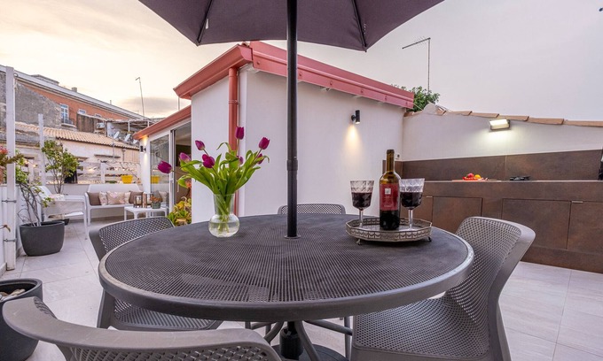 Ortigia House | Cas'amuri is a detached house in the heart of Ortigia.