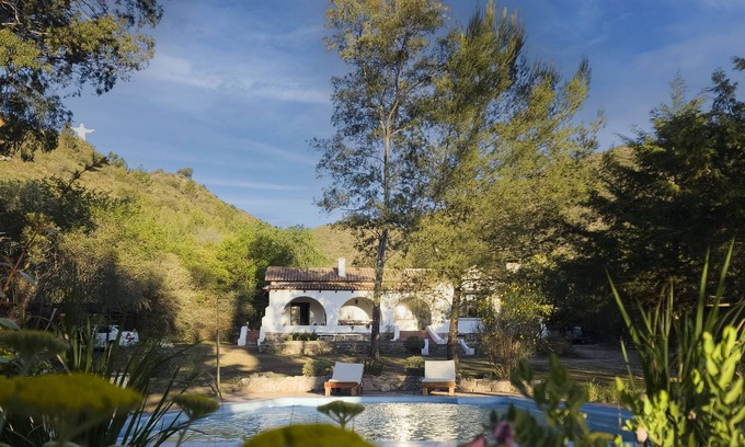 La Cumbre House | Casa al pie de la Montaña con Cama King, Pileta y Mesa de Pool