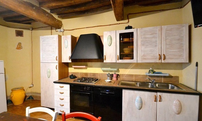 Sansepolcro Apartment | Casa Almo A: A welcoming apartment that is part of an ancient historic building, with Free WI-FI.
