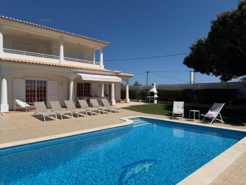 Vale Navio Villa | Casa Alves - Villa with private heated swimming pool