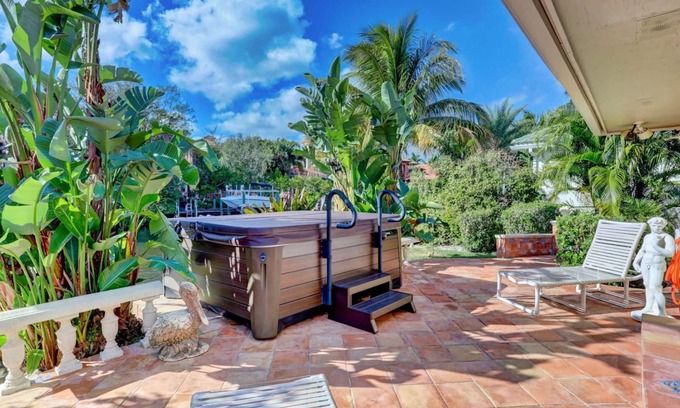 Palm Beach Gardens House | Casa Bella, Palm Beach Gardens/Jupiter Waterfront Oasis - Juno Beach 1.25 MI