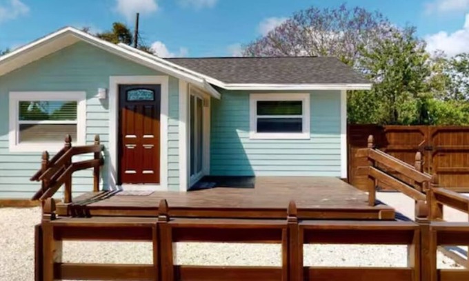 Childs Park House | Casa Chiquita in St Pete. 8 minutes from beach and Downtown. Boat parking.