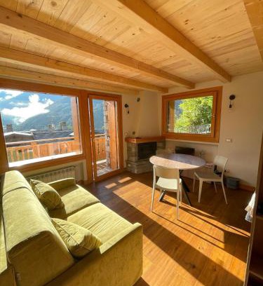 Villa Dalegno Apartment | Casa Cloe - Terrazza sull'Adamello