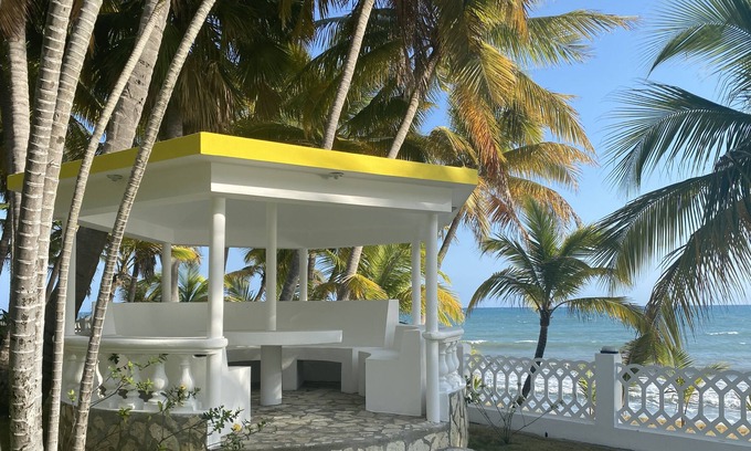 Bocacanasta House | CASA COCO in the tropical garden by the sea