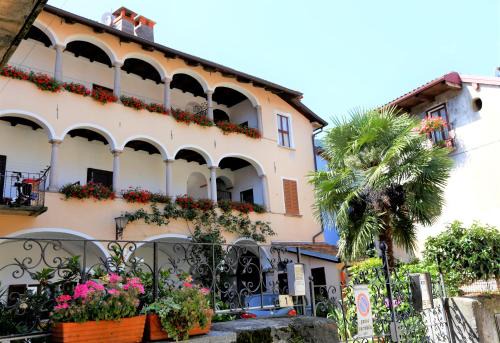 Cannobio Apartment | Casa Colonne Fiorite