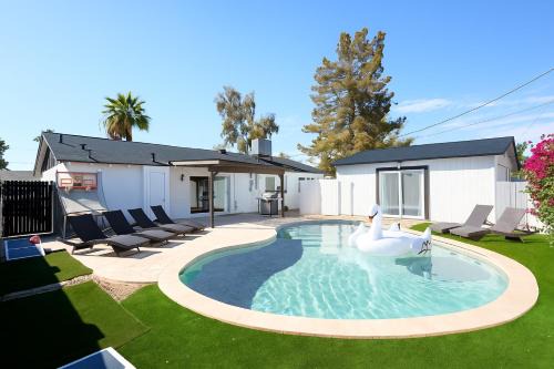 New Papago Parkway House | Casa Con Casita - Private Pool - 8 min to Old Town