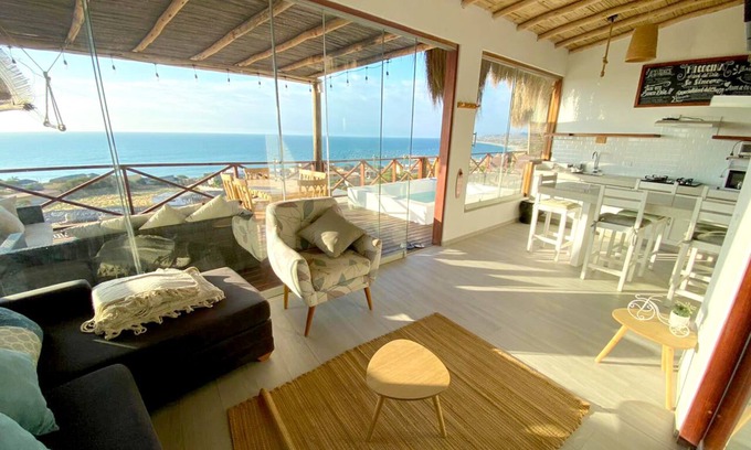 Punta Veleros House | Casa con piscina y una bella vista en Punta Veleros, Piura