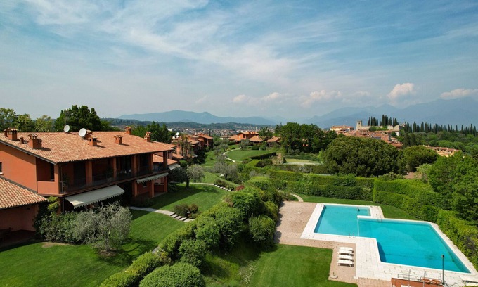 Soiano del Lago Ski Chalet | Casa Cri Cri with lake view