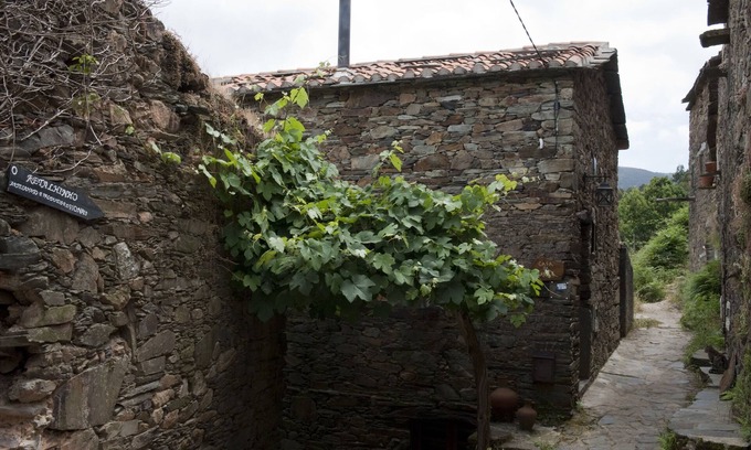 Lousa Cottage | Casa da Urze, charming cabin, especially for families and couples