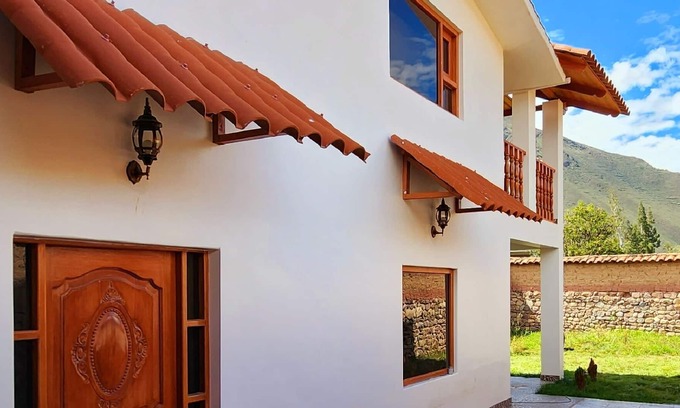 Urubamba Ski Chalet | Casa de Campo a 15 Minutos de Estación de Tren de Ollantaytambo a Machupicchu