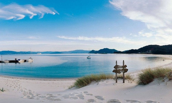 Gondomar House | CASA DE LOIS: a step away from Vigo, Baiona and Playa América.