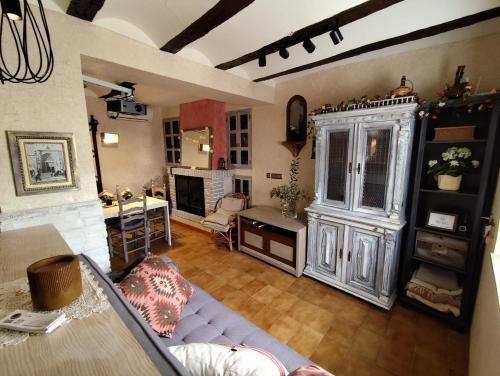 Biar House | Casa de piedra recién reformada LUNA ROSA