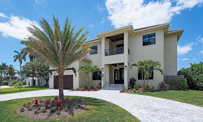 Marco Island House | CASA DEL MAR - Walk to Snook Inn and the Marco River Marina!