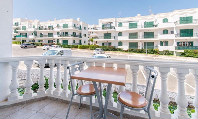 Canada Apartment | Casa do Lagar 2BDR - 4 mins walk train station - quiet - balcony - wi-fi