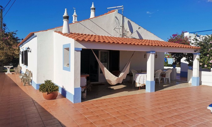 Lagoa e Carvoeiro House | CASA DOS AVOS, Stylish vacation home in a nature reserve near the beach with pool