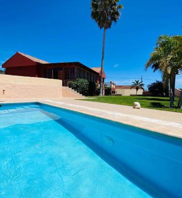 Granadilla de Abona Villa | Casa el Pinito - Amazing Villa with a Heated Pool