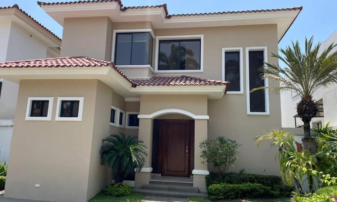 Samborondon Villa | Casa En Samborondon