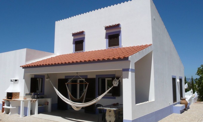 Lagoa e Carvoeiro House | CASA GALERIA, fantastic vacation home in a nature reserve near the beach with pool