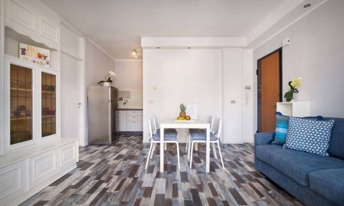 Bardolino Apartment | CASA GIRASOLE - for 4 people (plus baby crib), only 100 meters from the lake, parking inclusive