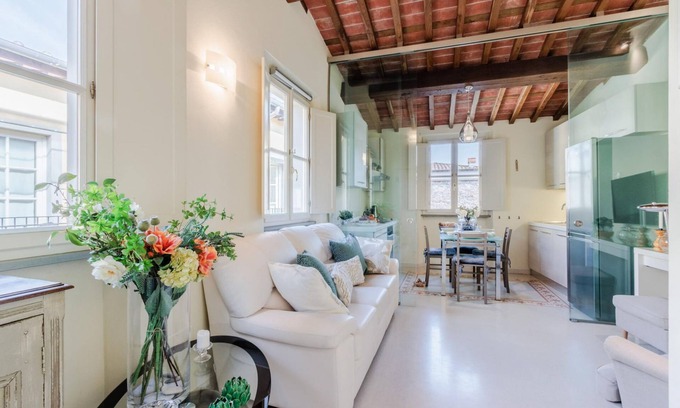 Lucca Historical Center Apartment | Casa Helene in Lucca