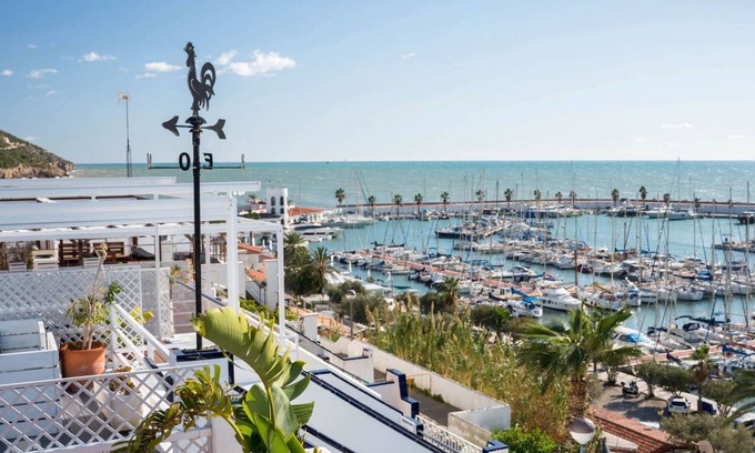 Sitges Ski Chalet | Casa Jetty with sea views, A/C by marina and beach