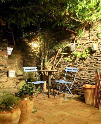 Cadaques House | Casa Jordi - Piedra y bóveda en el corazón de Cadaqués I 3 suites I 2 parkings I patio con bbq