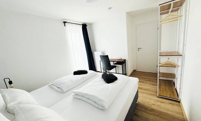 Munchen District Apartment | Casa Lobo - 3BR stay close to Munich City and Airportnn