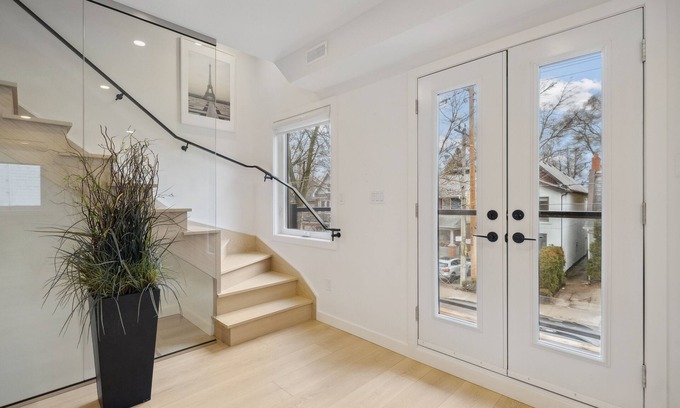 Midtown Toronto Apartment | Casa Loma 2 Storey + 2 Bdrm Loft UofT and Yorville