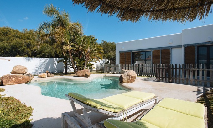 Los Canos de Meca House | CASA LOS SUEÑOS -RELAX 1000M2, SAND POOL; Free WIFI; BBQ, A/C