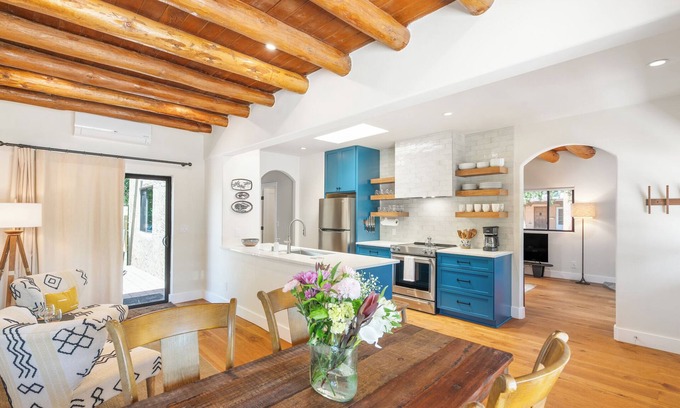 Historic Eastside House | Casa Lucia - Walk to Plaza, Outdoor Living, Gourmet Kitchen