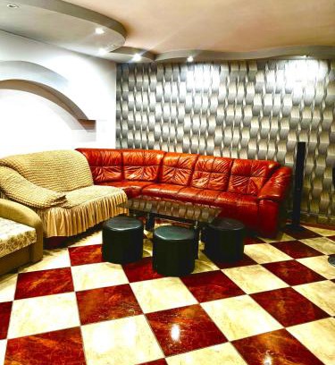 Douazeci si Trei August House | Casa Maya