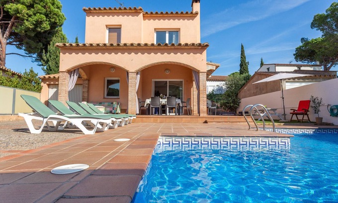 L'Escala House | Casa Merce for great company in quiet area