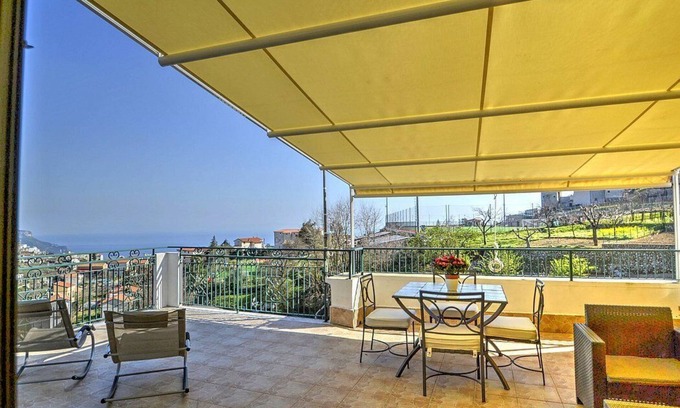 Scala Apartment | Casa Otis: Is a welcoming apartment in a quiet position, located on a hillside above the sea.