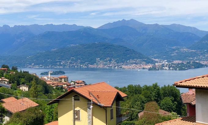 Magognino Apartment | 'Casa Pedum'- large apartment with panoramic views of Lake Maggiore + mountain