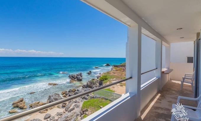 Colonia Meteorologico Apartment | Casa Perla Suite 2 : Caribbean Oceanfront 2 Bdrm w/rooftop dipping pool