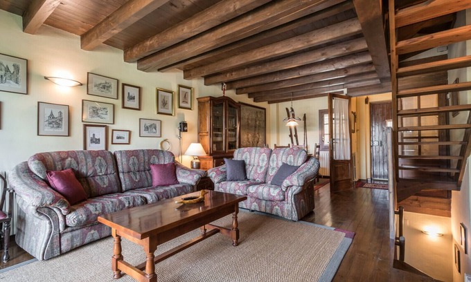 Pujo Ski Chalet | Casa Pinarrets by Totiaran in Salardú, 10 people, 5 bedrooms, with garden
