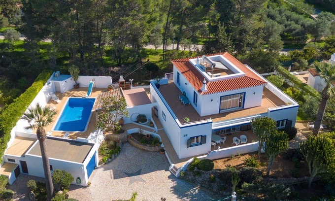 Vale de Centianes Villa | Casa Rosfra - 4 bed villa with heated pool and only 300m from the beach