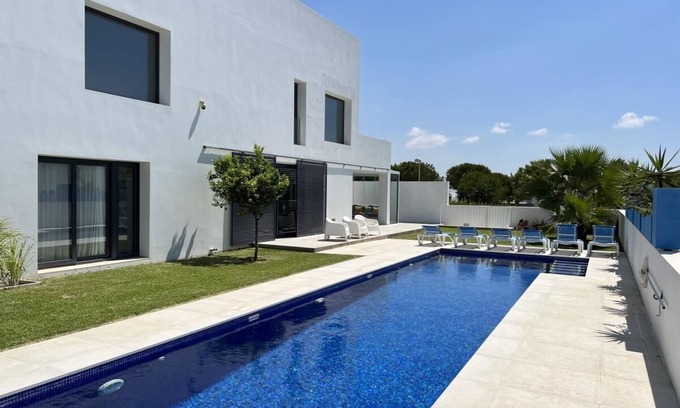 Conil de la Frontera Villa | Casa Serendipia - Comfortable, luxury villa with pool and sea views close to beach and center